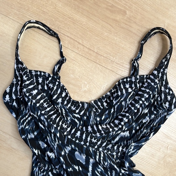 MIRACLESUIT Palatium Colorblock Sanibel One Piece Swimsuit BLUE SIZE 10 NEW 0679 - Picture 7 of 9